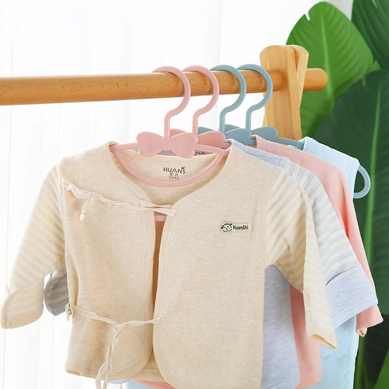 Cintres en plastique pour bébé - Baby Nursery Uniform avis et prix